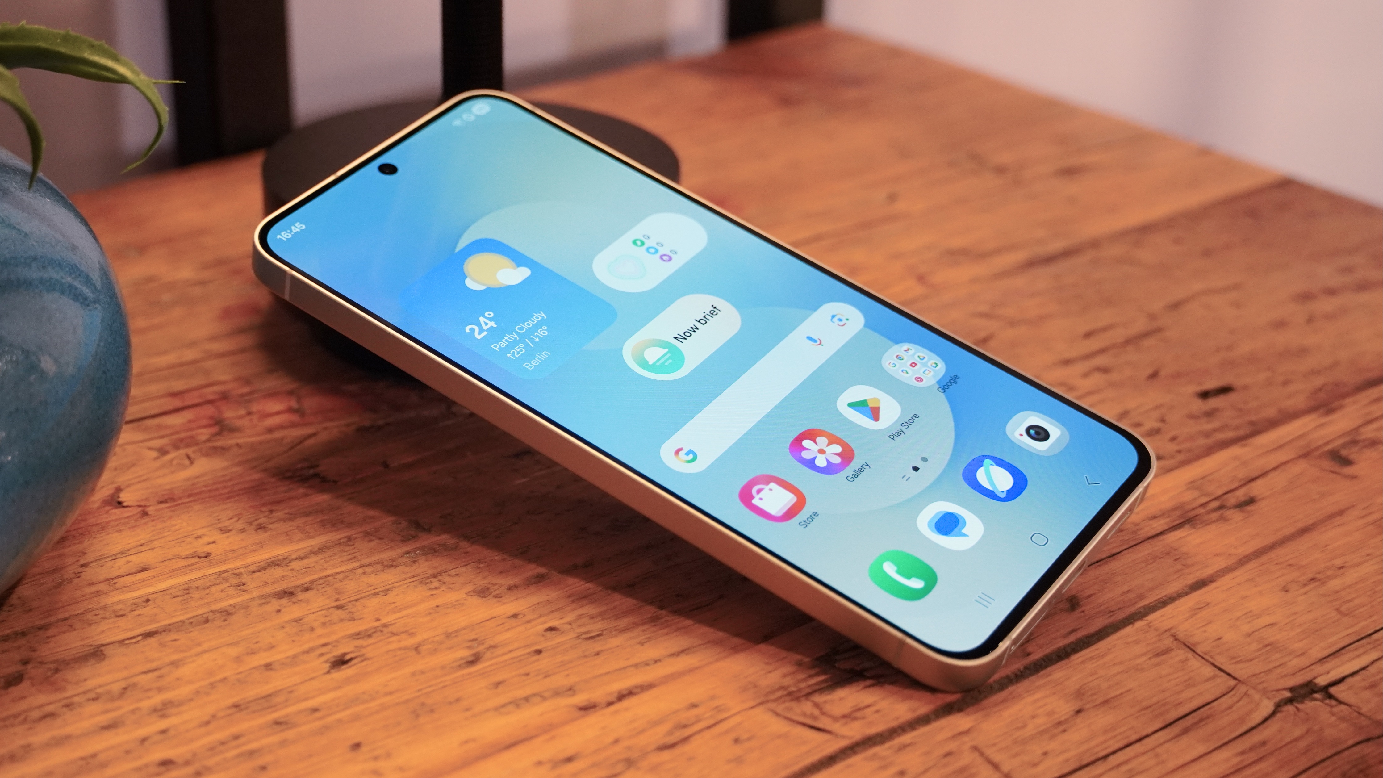 Το Samsung Galaxy S25 FE σε πρακτικές φωτογραφίες.