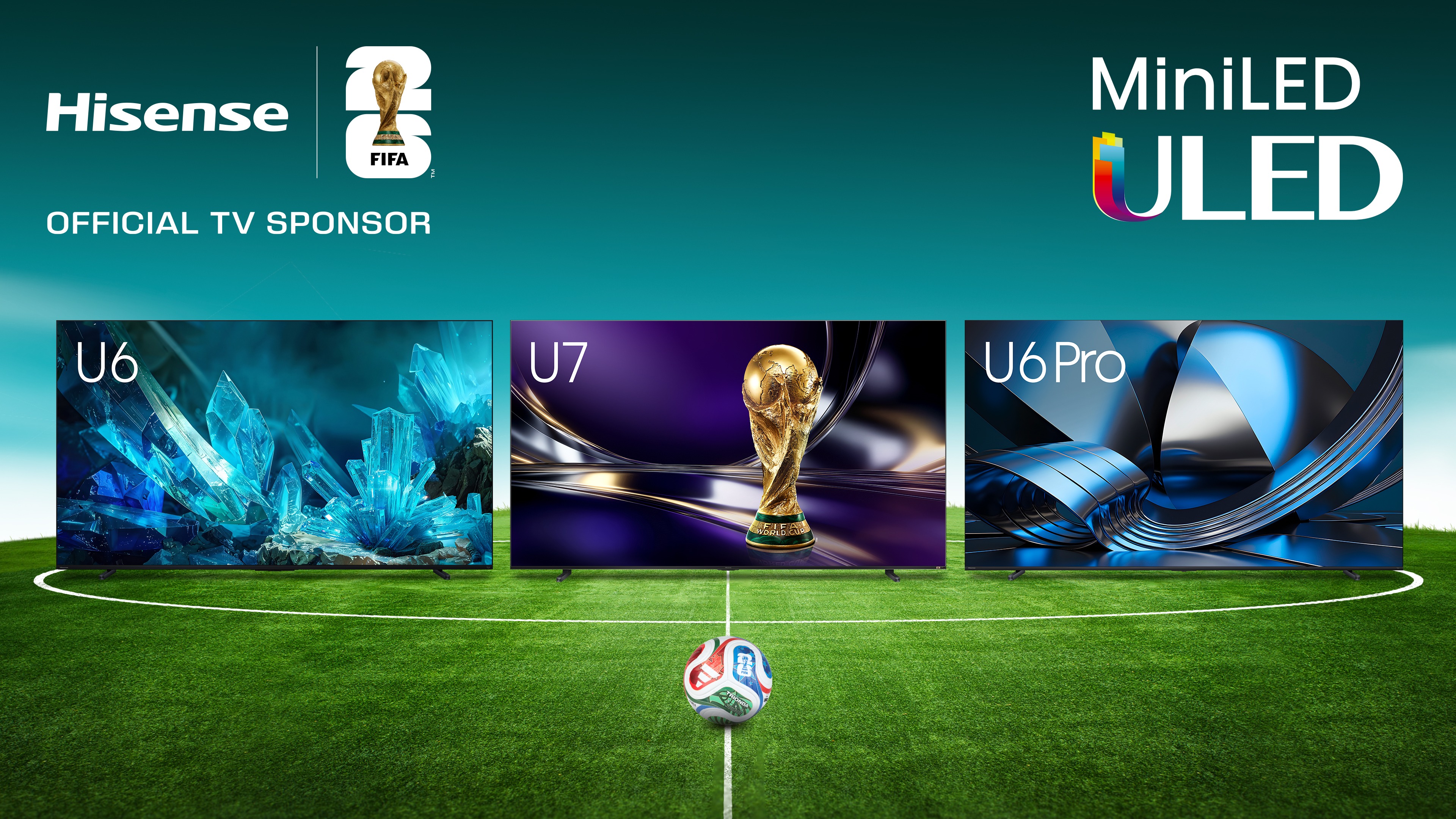 Τα Hisense U7S, Hisense U65QF Pro και Hisense U65QS σε φόντο γηπέδου ποδοσφαίρου.