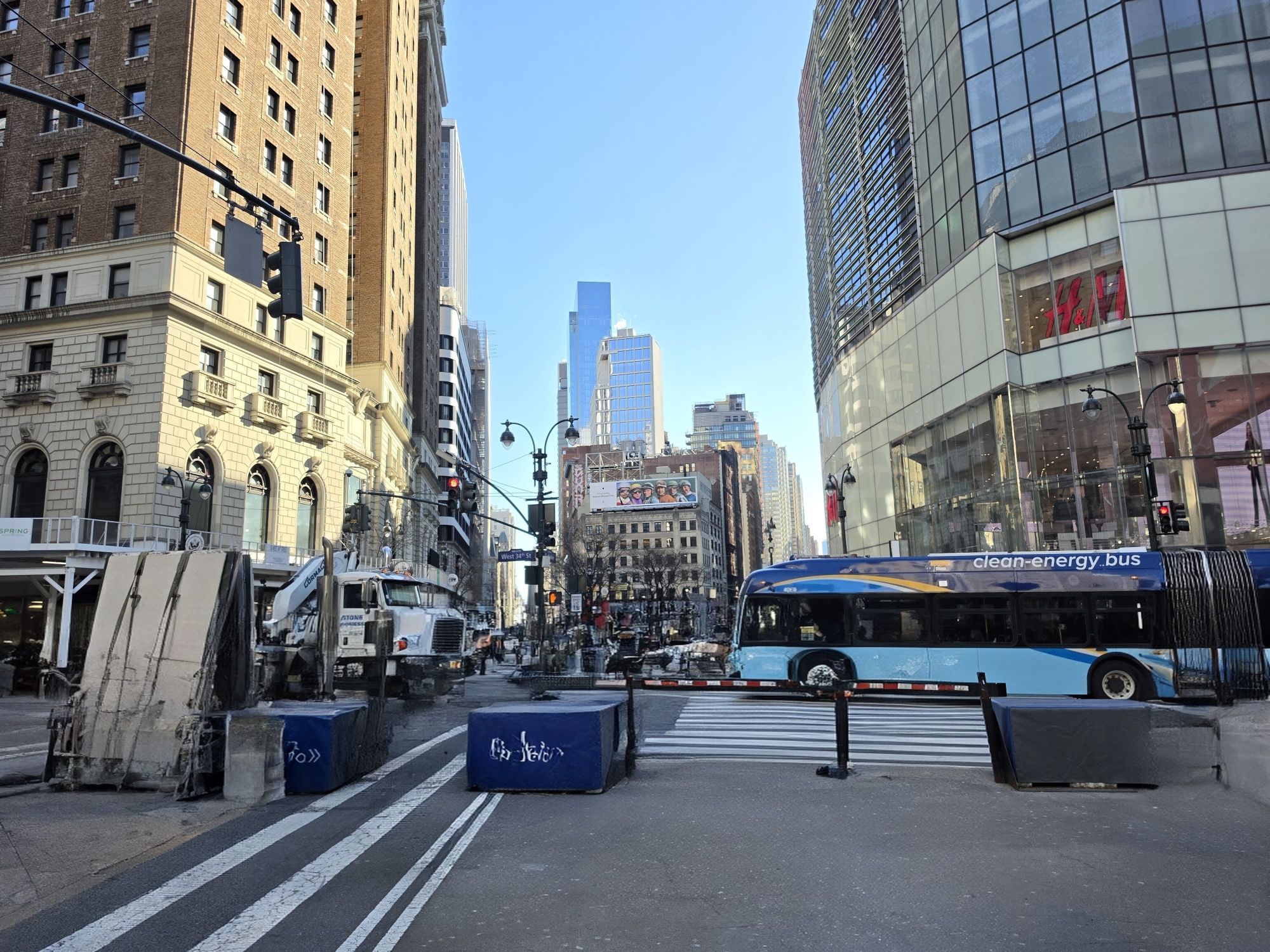 Photo Assist vs Ask Photos - Δείγμα Pixel 10 Pro XL.