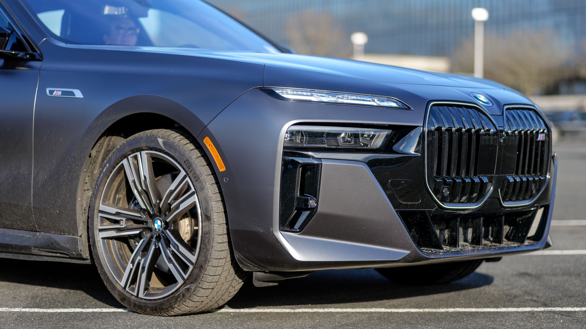 Αναθεώρηση BMW i7 M70 2026.