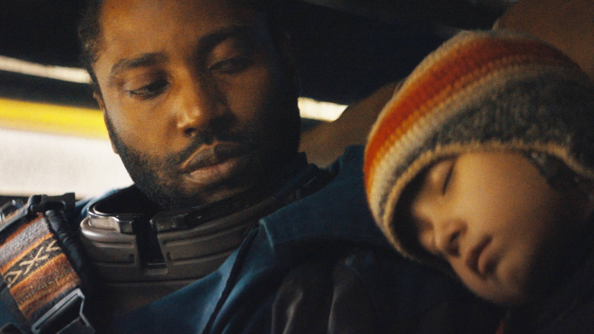 Ο John David Washington και η Madeleine Yuna Voyles "Ο Δημιουργός" (2023)