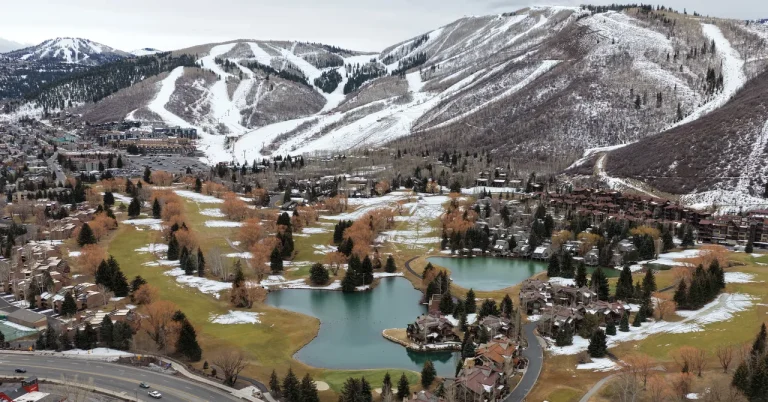 Το ρεκόρ χαμηλού χιονιού στη Δύση θα σημαίνει λιγότερο νερό, περισσότερη φωτιά και πολιτικό χάος