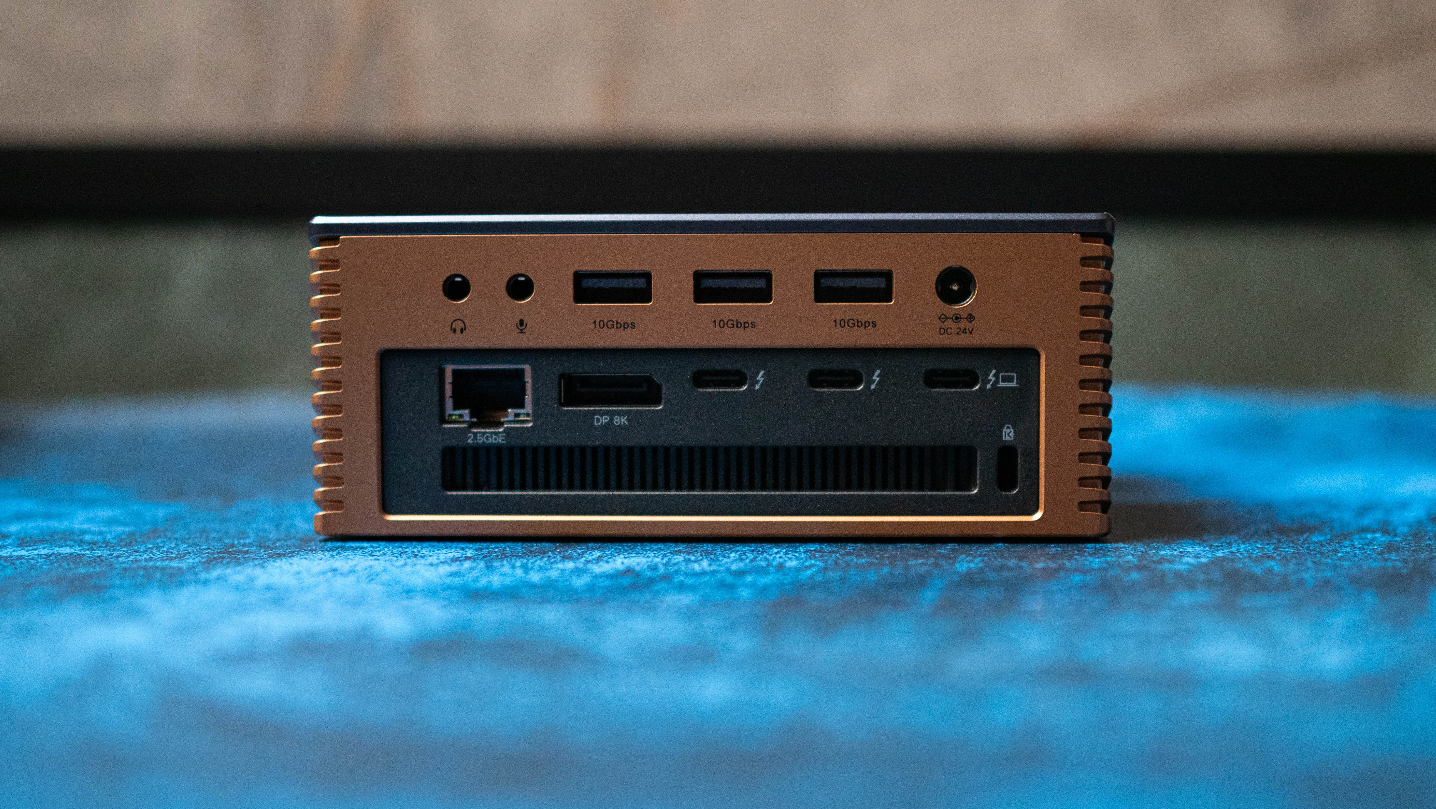 UGREEN 17-σε-1 Maxidok Thunderbolt 5 κριτική στο Android Central