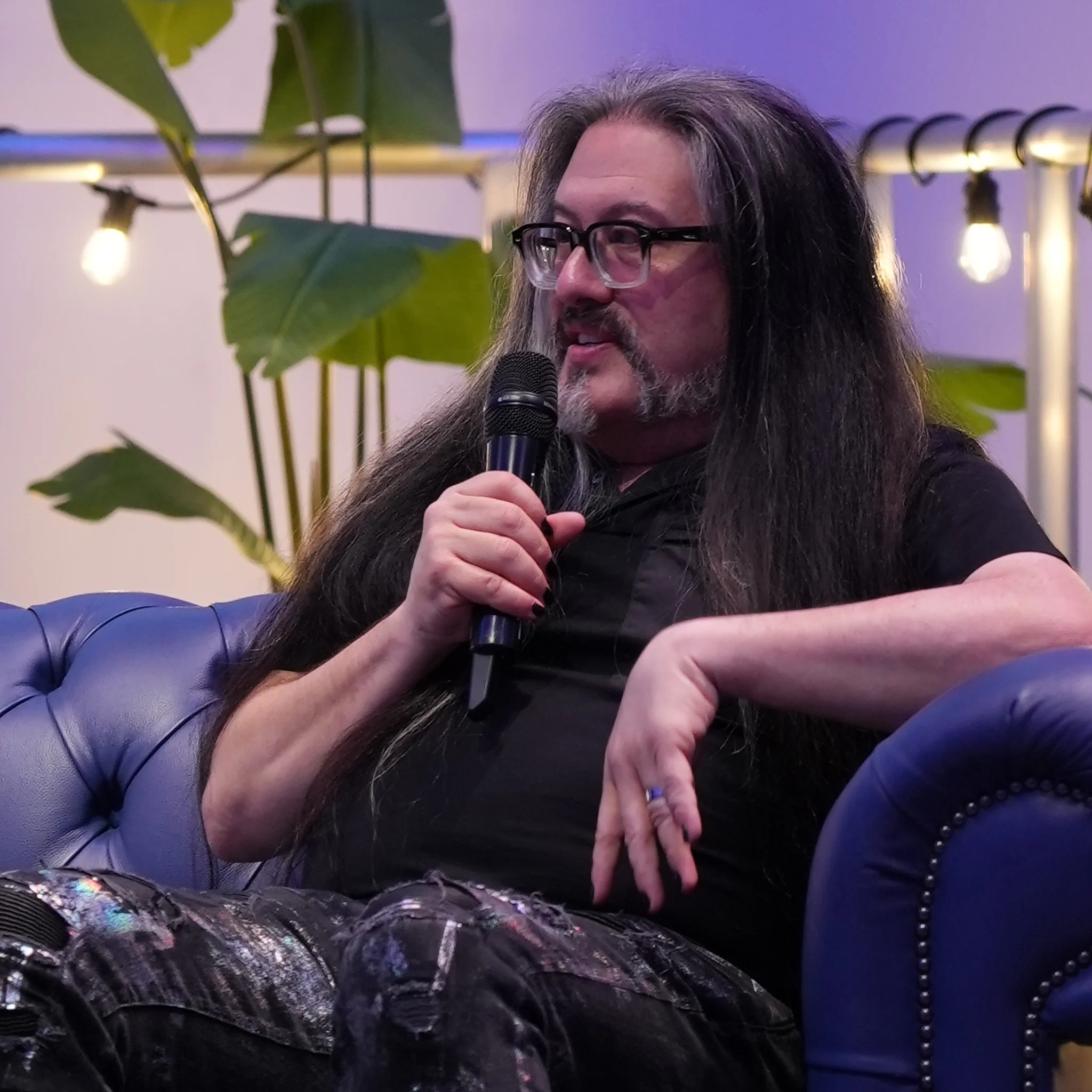 Ο John Romero στη σκηνή στο Dark and Doomy