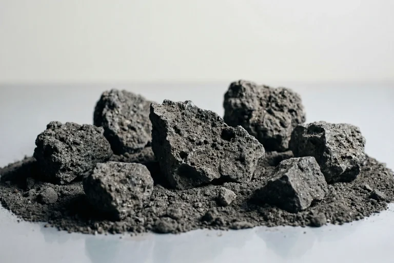 Οι επιστήμονες ανοίγουν τους βράχους της Σελήνης που έχουν κλειδωθεί από το 1972 – και βρήκαν κάτι εντελώς απροσδόκητο