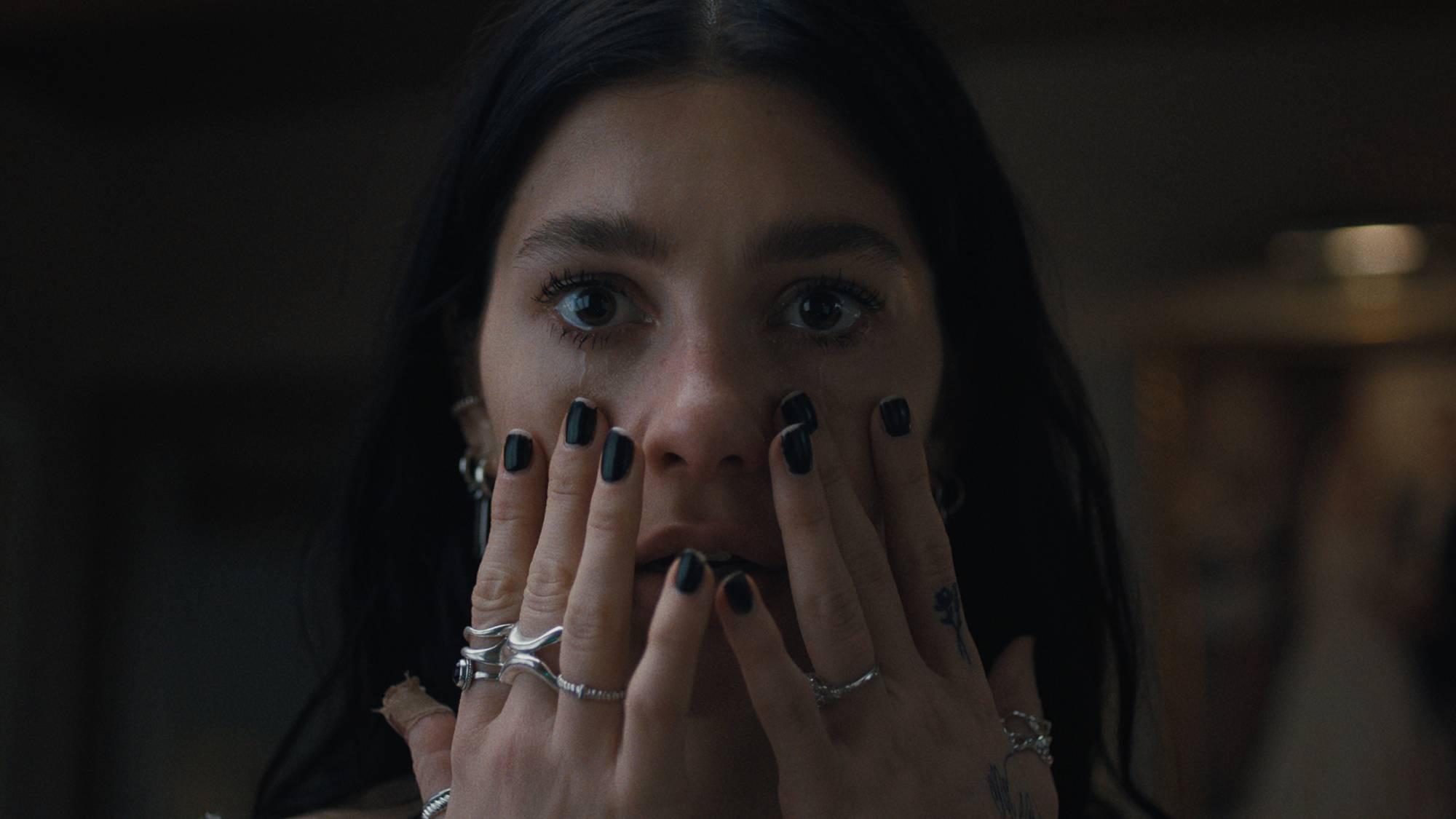 Η Camila Morrone στο ρόλο της Rachel Harkin "Κάτι πολύ κακό πρόκειται να συμβεί"