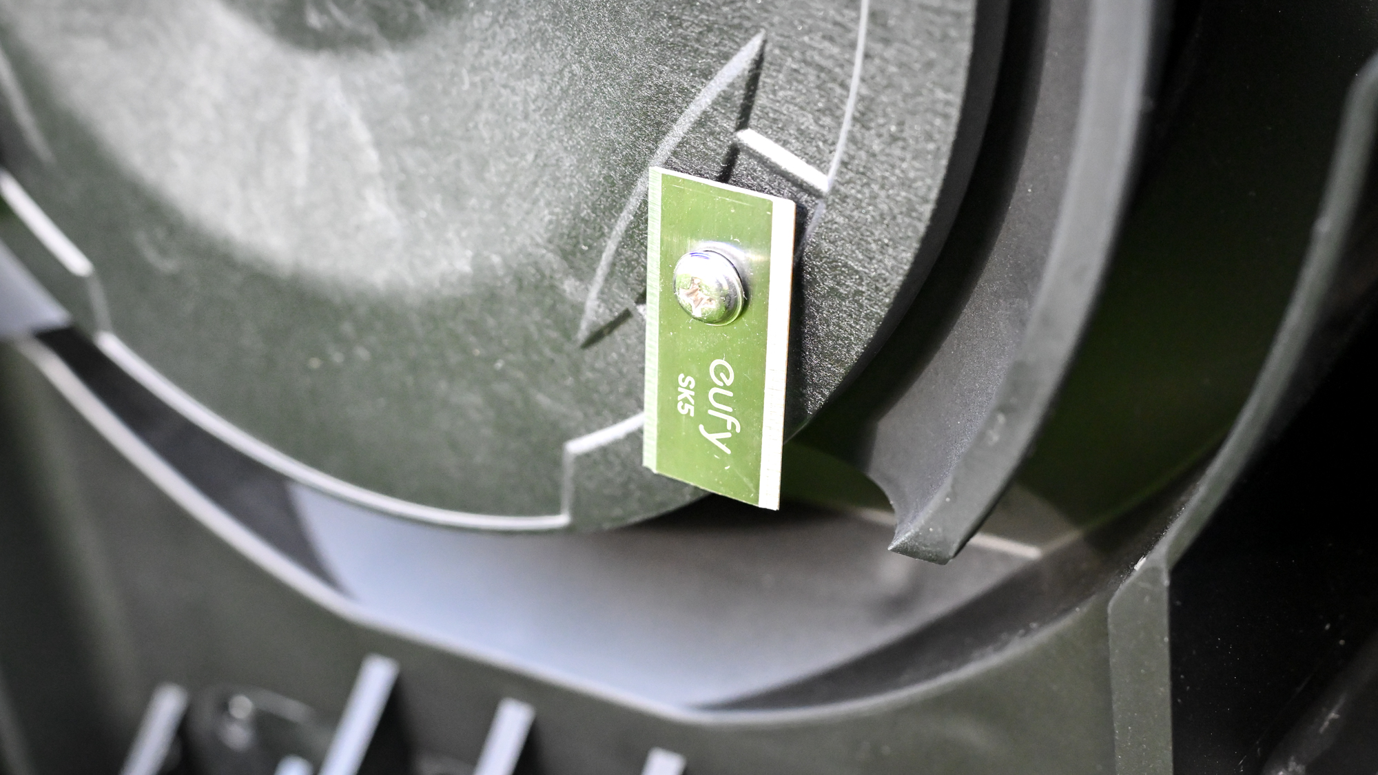 The Eufy E15 robot lawnmower blades