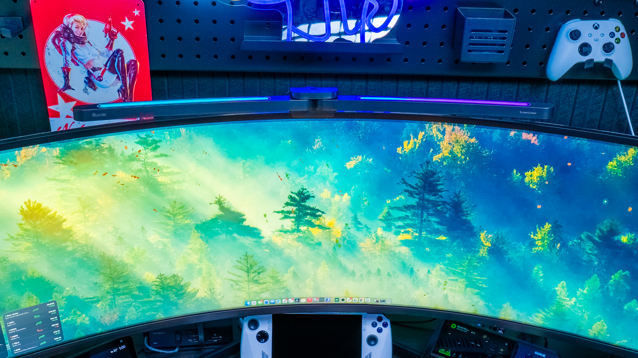 Κοντινό πλάνο Εγκατεστημένο στο Samsung 49" Ultrawide Monitor