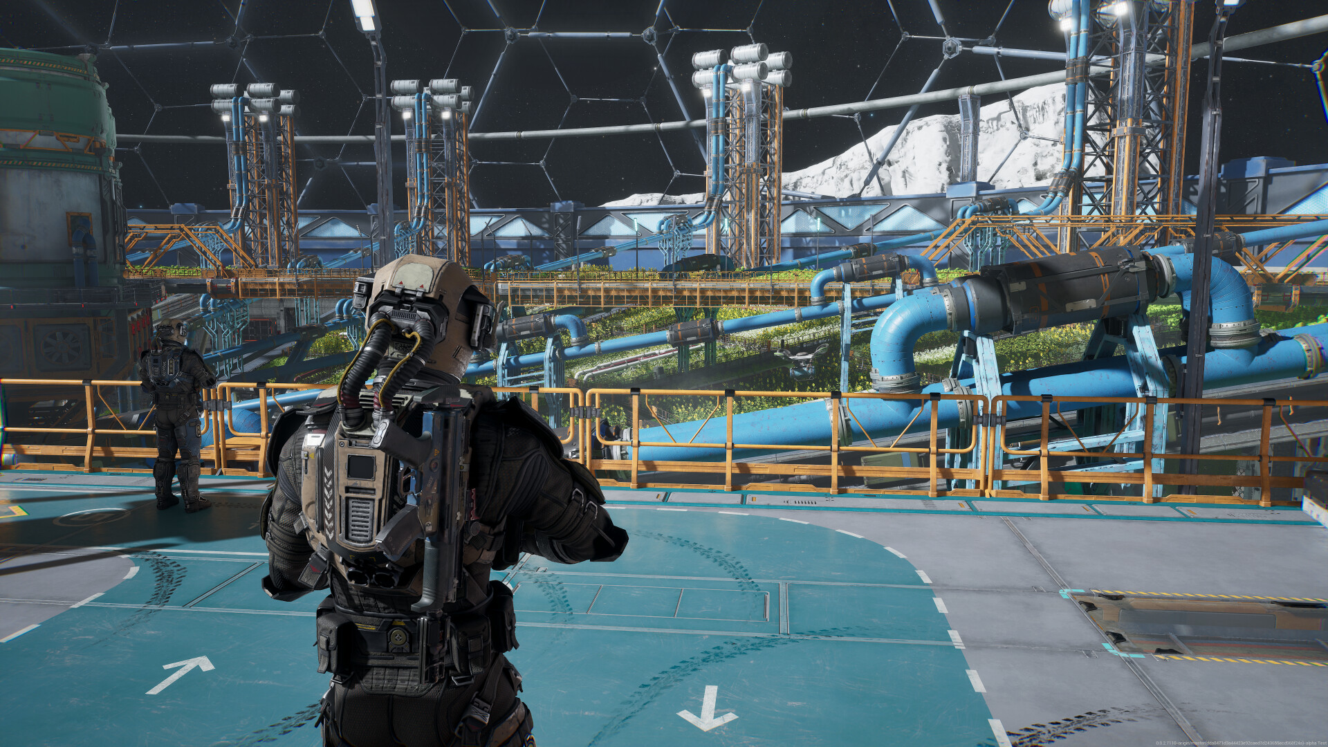 Μια σκηνή από το παιχνίδι «Starfield» που δείχνει δύο χαρακτήρες με φουτουριστικά κοστούμια μέσα σε έναν βιοντόδρομο με μεγάλους μπλε σωλήνες και θέα στα χιονισμένα βουνά έξω.