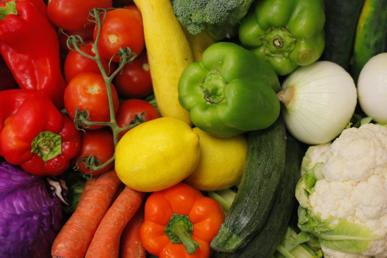 Ελαιόλαδο, ζωμός οστών και κομπούχα: Μύθοι και αλήθειες για τις τροφές που βελτιώνουν την υγεία του εντέρου