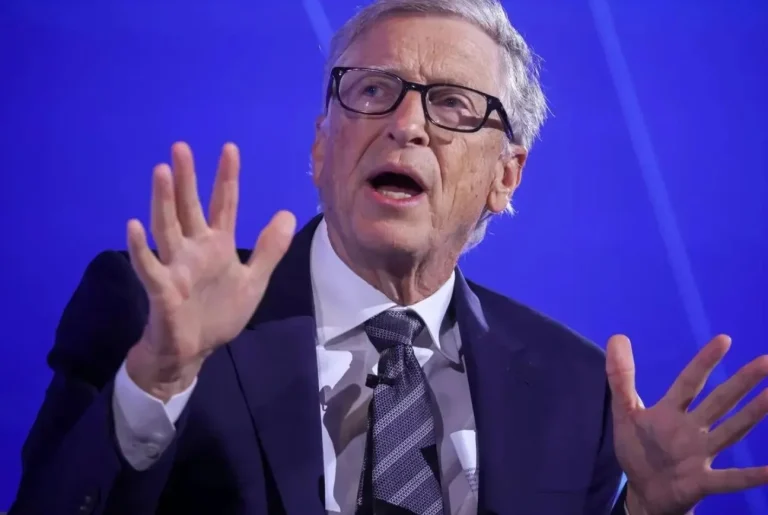 Bill Gates: Τα 3 επαγγέλματα που επιβιώνουν από το ΑΙ