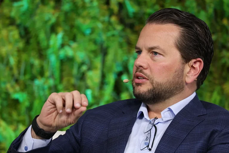 Ο Διευθύνων Σύμβουλος του Pinterest καλεί τις κυβερνήσεις να απαγορεύσουν τα μέσα κοινωνικής δικτύωσης για χρήστες κάτω των 16 ετών