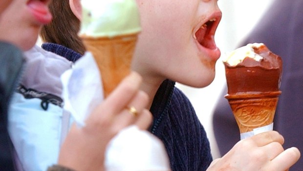 Πώς το στρες των γονιών τροφοδοτεί την παιδική παχυσαρκία