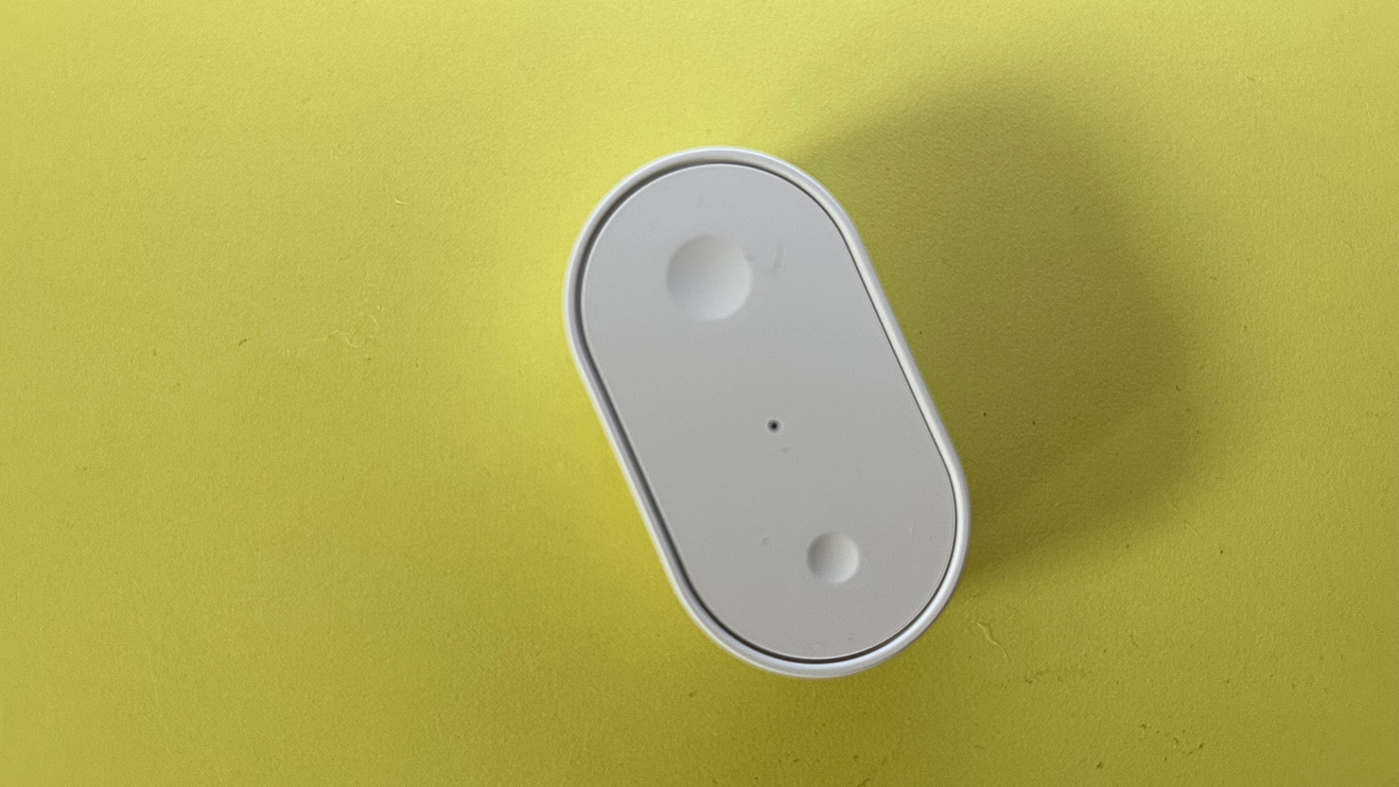 Το τηλεχειριστήριο για τη λάμπα IKEA Varmblixt.