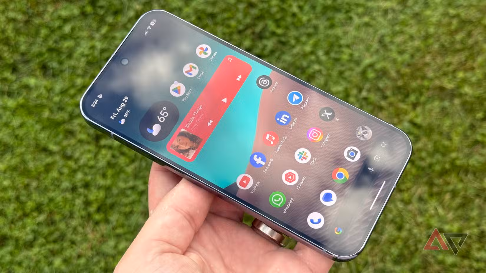 Οθόνη Google Pixel 10 Pro XL στο φως του ήλιου