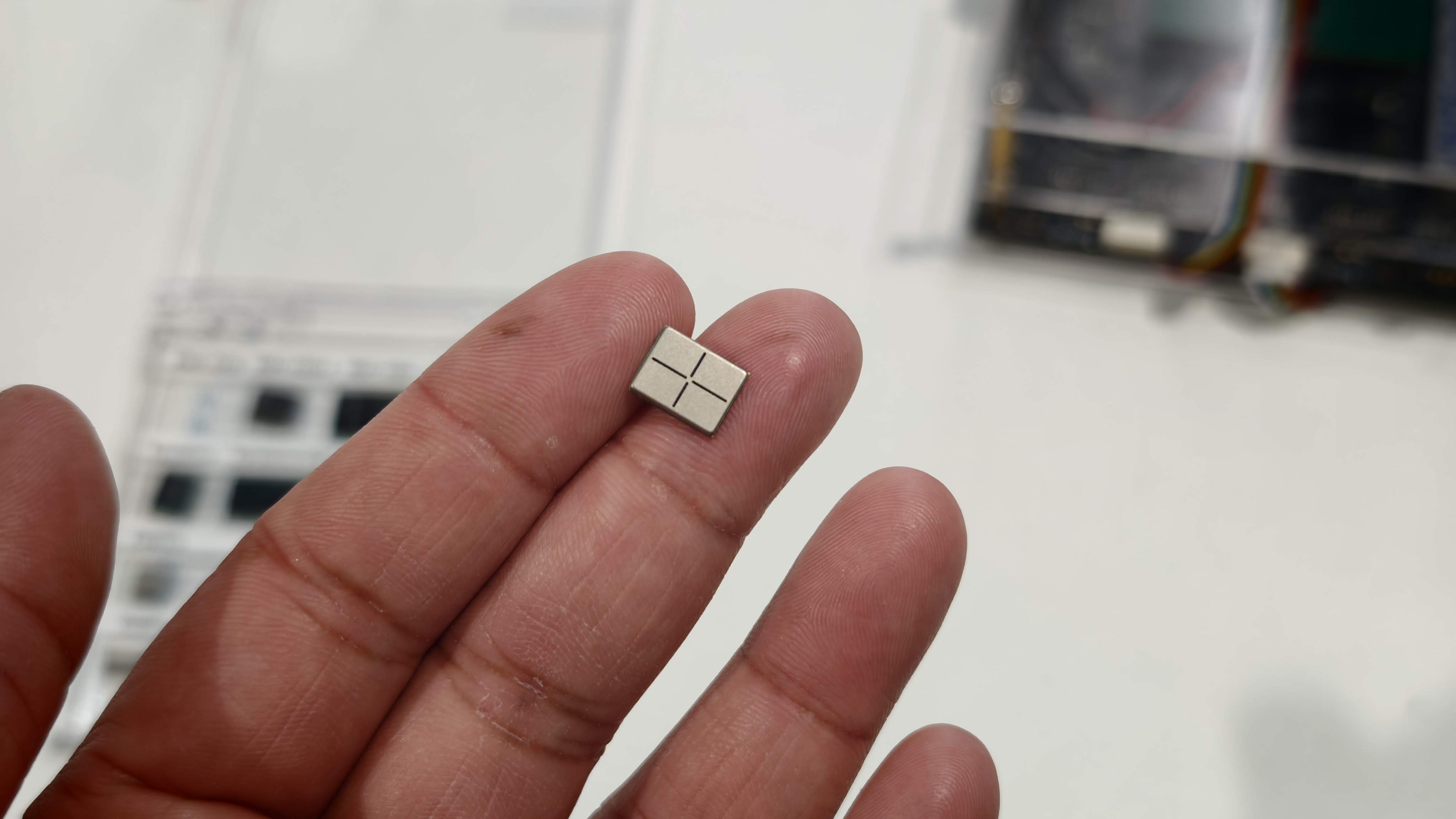 Επίδειξη λύσης ενεργού ψύξης xMEMS XMC-2400