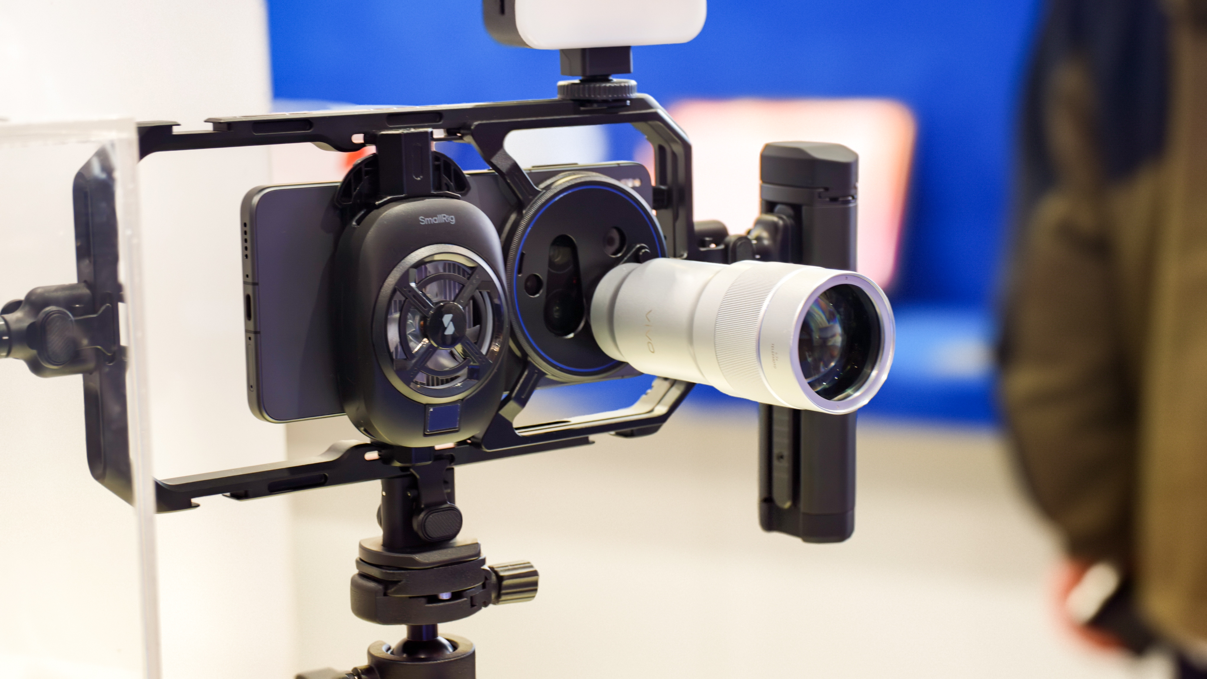 Vivo X300 Ultra hands-on στο MWC 2026