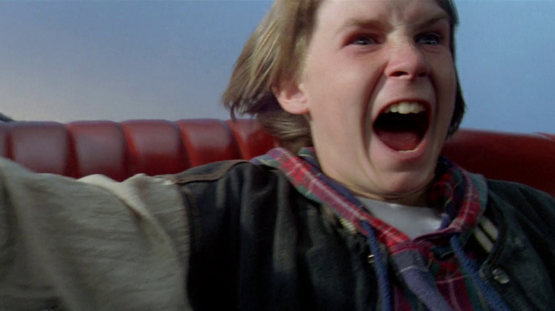 Ο Ντάνι ουρλιάζει κατά τη διάρκεια μιας άγριας καταδίωξης αυτοκινήτου