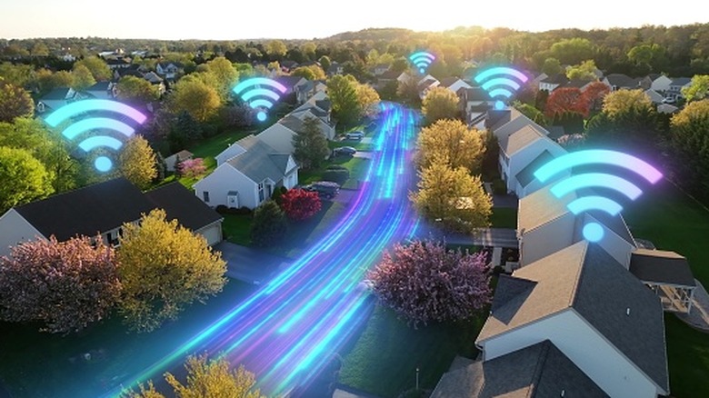 Σήματα Διαδικτύου πάνω από σπίτια σε μια γειτονιά.