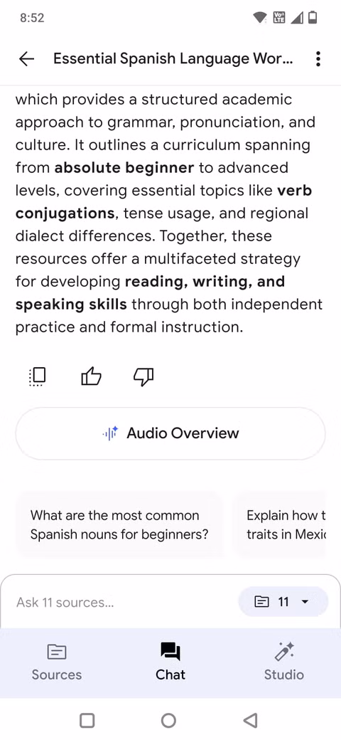 Στιγμιότυπο οθόνης που δείχνει τη σύνοψη ενός σημειωματάριου στην εφαρμογή NotebookLM για κινητά