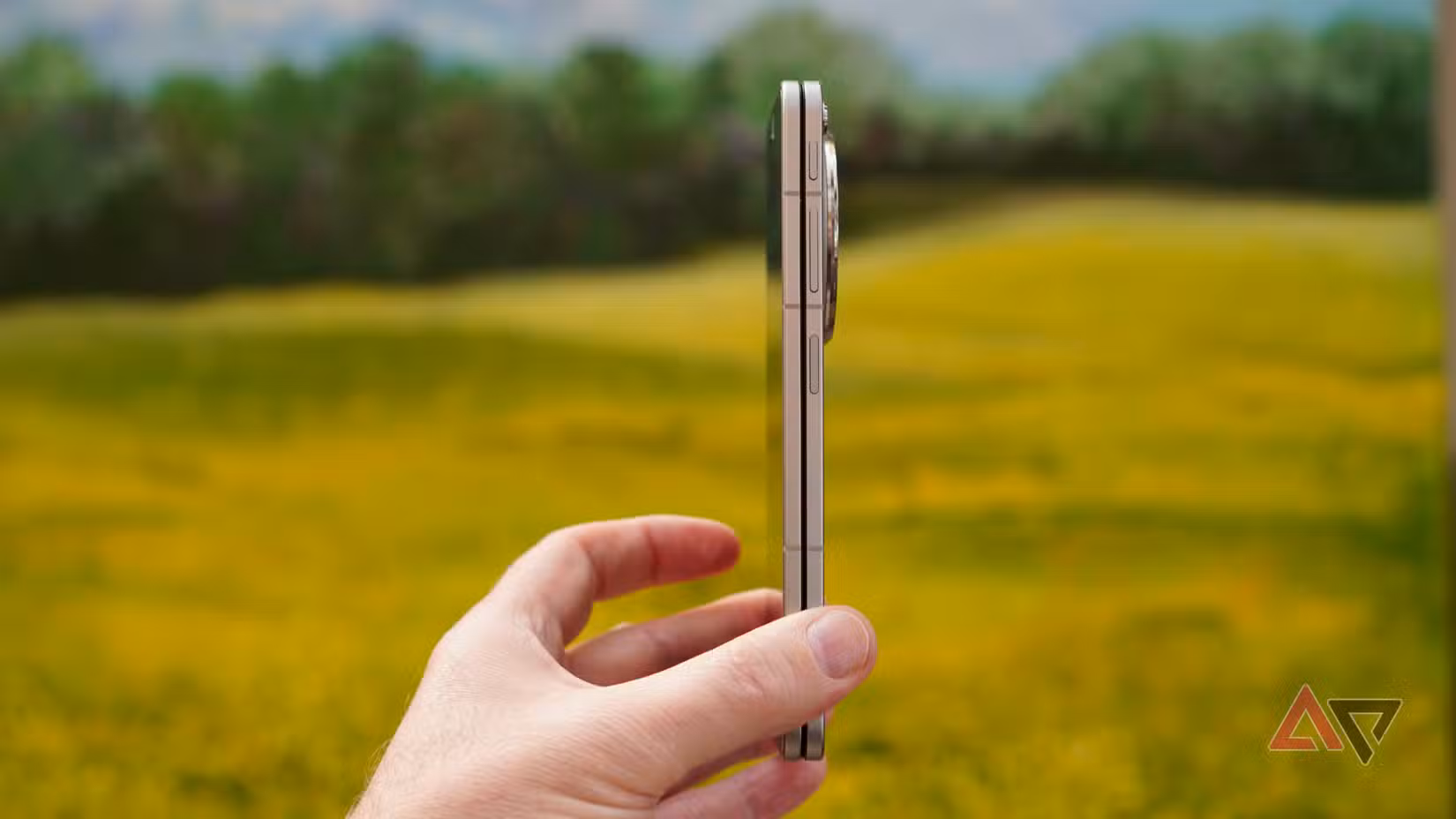 A person holding the Oppo Find N6