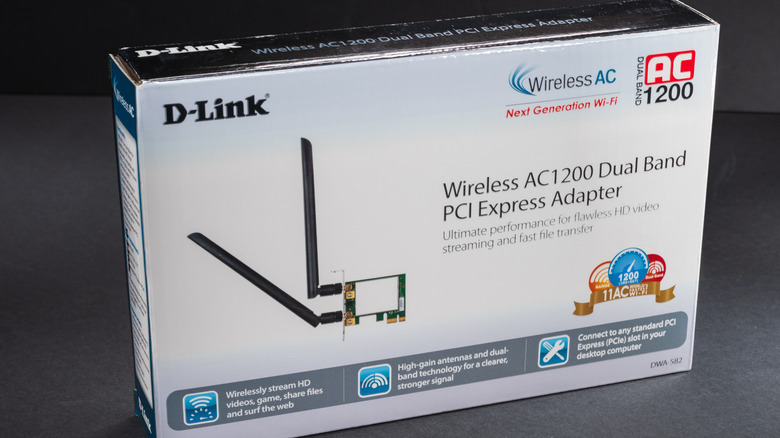 Το κουτί για έναν ασύρματο προσαρμογέα PCIe D-Link