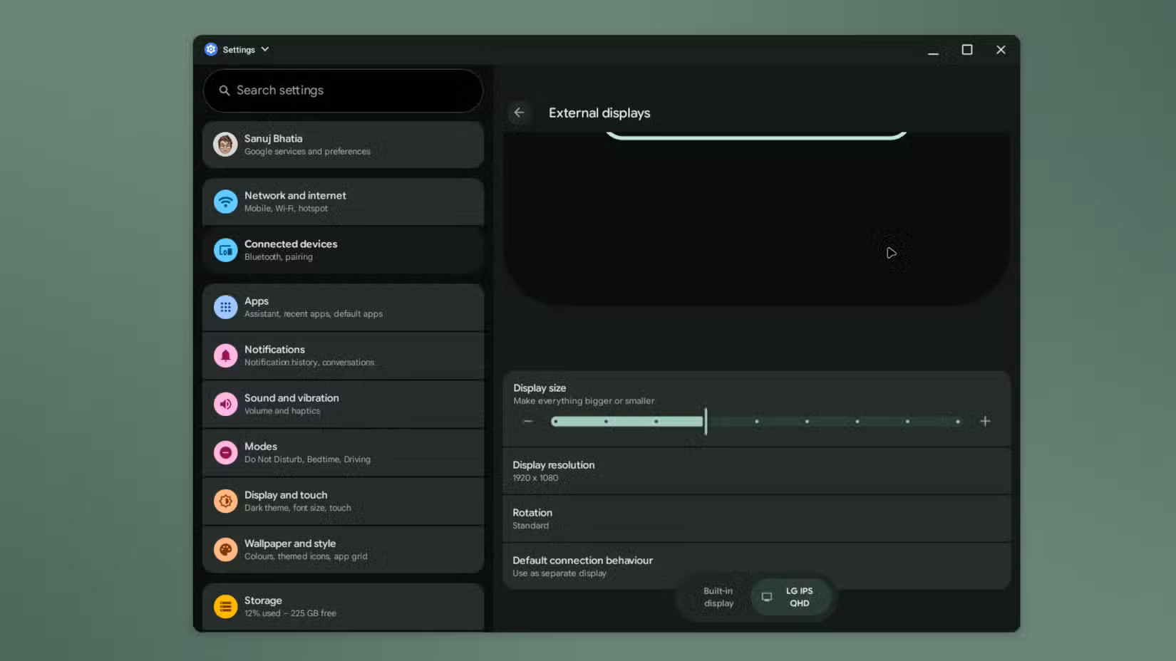 Ρυθμίσεις εξωτερικής οθόνης με επιλογές ανάλυσης και κλιμάκωσης σε λειτουργία επιφάνειας εργασίας