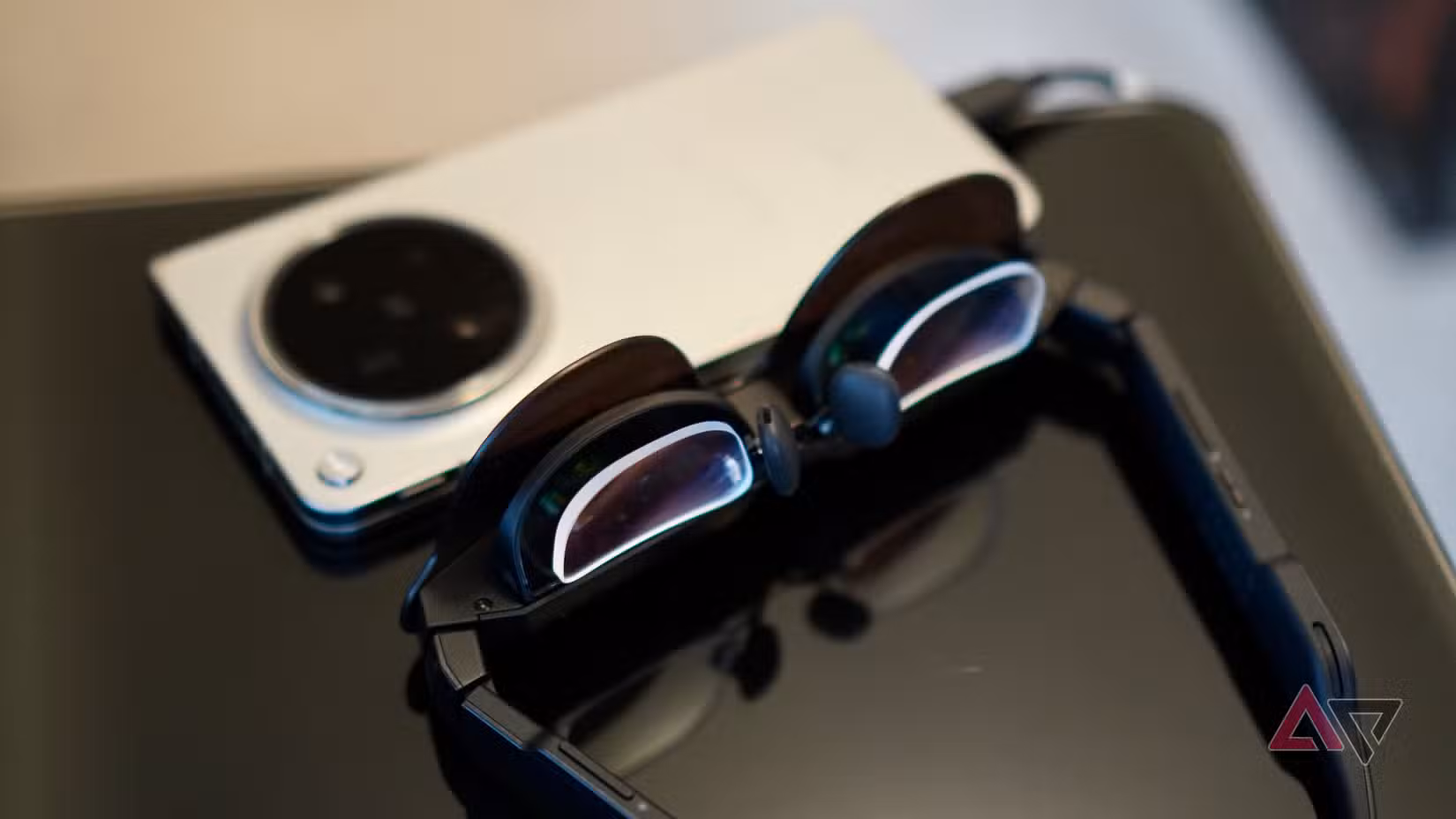 The RayNeo Air 4 Pro's lenses