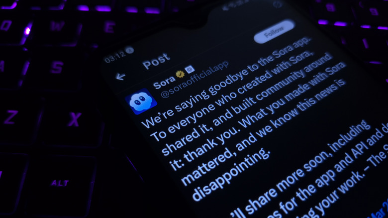 κοντινό αποχαιρετιστήριο tweet από την ομάδα sora στο X, που εμφανίζεται σε οθόνη smartphone