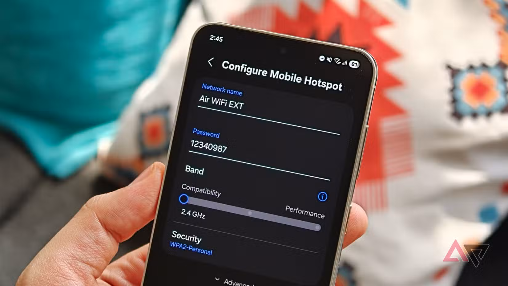 Διαμόρφωση του ονόματος, του κωδικού πρόσβασης και της ζώνης του hotspot για κινητά σε μια συσκευή Samsung Galaxy