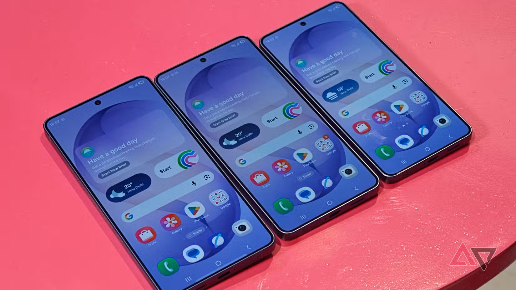 Σειρά Samsung Galaxy S26 με οθόνη στην αρχική οθόνη