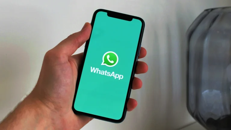 Το WhatsApp διαθέτει περισσότερες δυνατότητες AI, υποστήριξη πολλαπλών λογαριασμών iOS