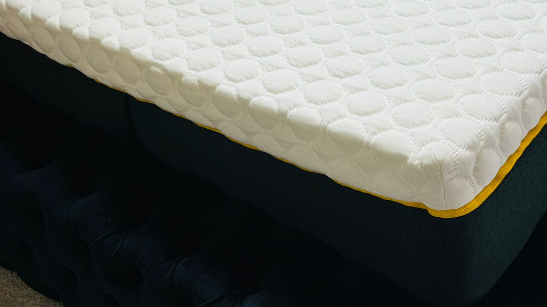 Eve the Wunderflip Premium Hybrid mattress